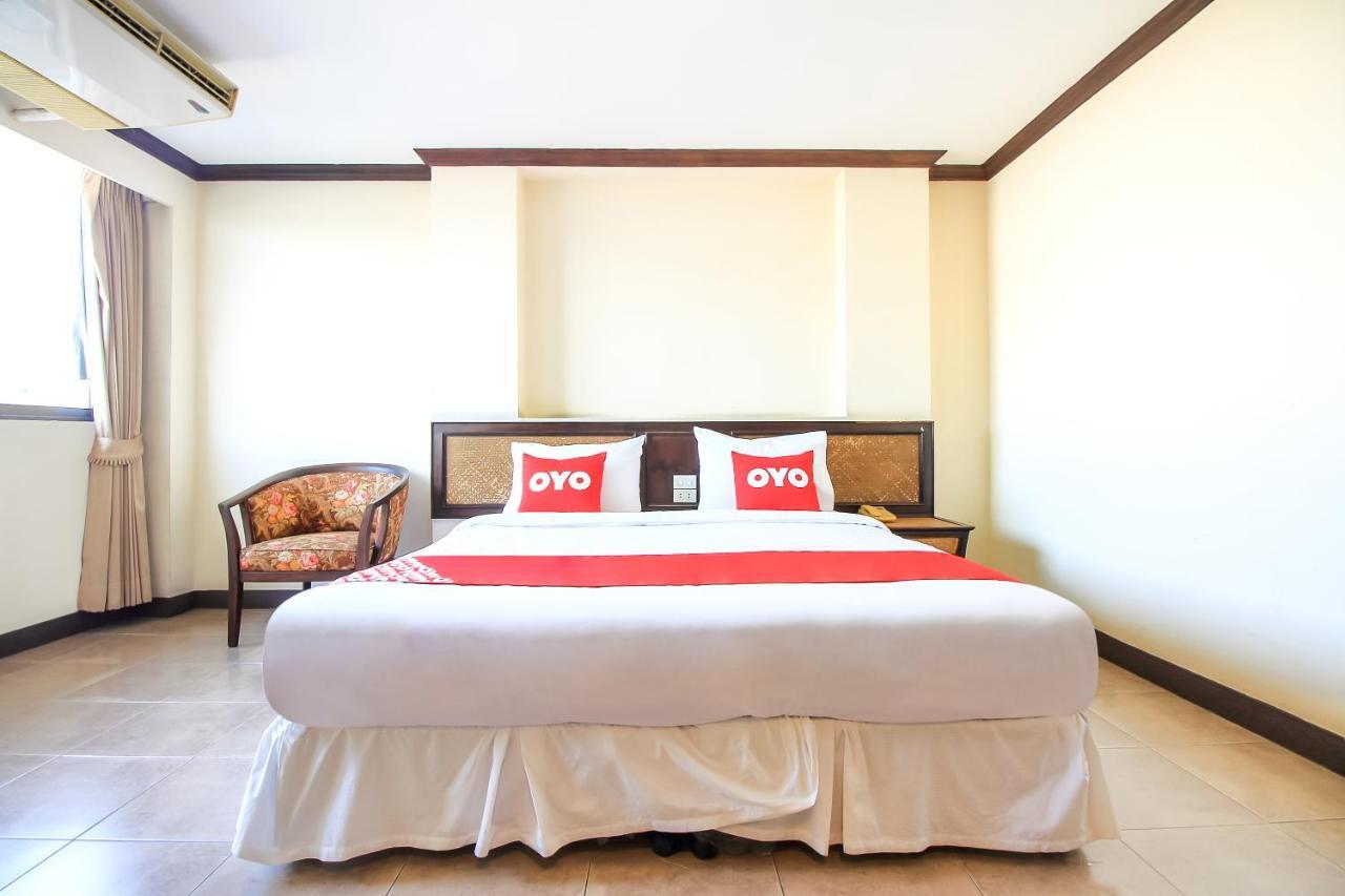 OYO 383 White Inn Hotel Ban Khlong Lat Bua Khao Exterior foto
